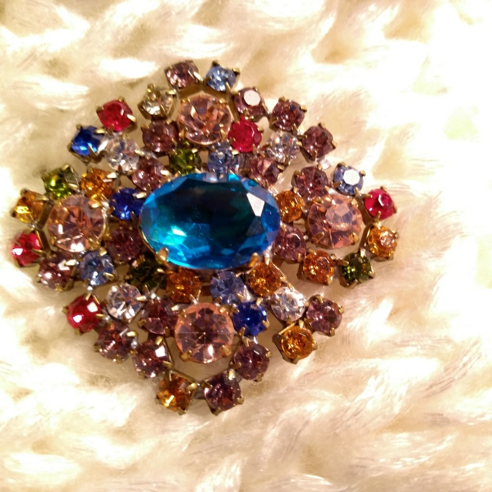 SOLD. Vintage Czech rhinestone brooch